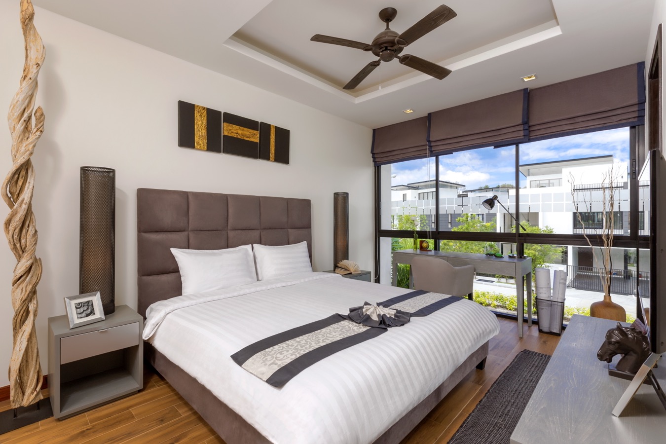 1. TOWNHOMES - MASTER BEDROOM 1