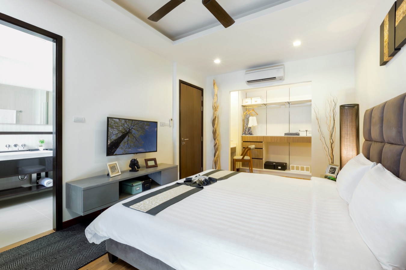 2. TOWNHOMES - MASTER BEDROOM 2